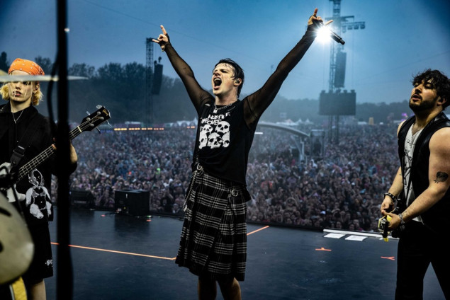 Rock zvijezda Yungblud zbog zdravstvenih problema pauzira turneju Rock zvijezda Yungblud zbog zdravstvenih problema pauzira turneju