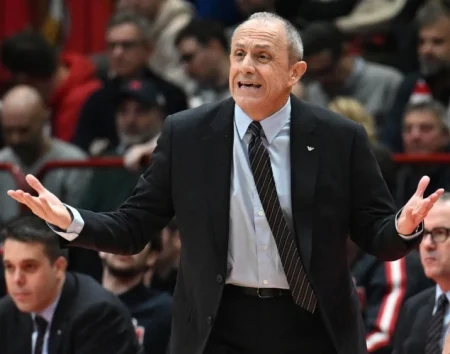 Trener košarkaša Olimpije iz Milana Etore Mesina podnio ostavku