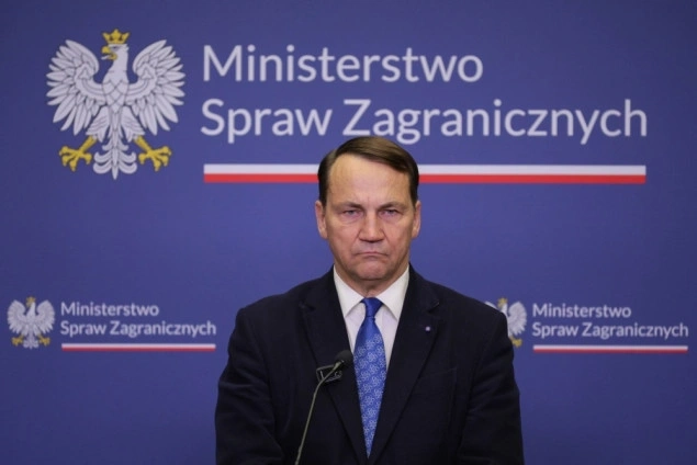 Ne treba smanjiti armiju žrtve već agresora, poručuje Sikorski Ne treba smanjiti armiju žrtve već agresora, poručuje Sikorski