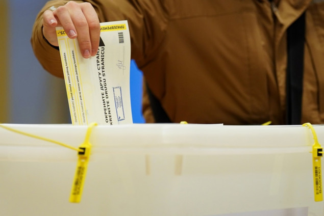 Pod lupom: Izlaznost 10,4%, znatno niža nego 2022. godine, nepravilnosti se ponavljaju Pod lupom: Izlaznost 10,4%, znatno niža nego 2022. godine, nepravilnosti se ponavljaju