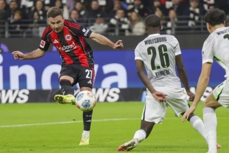 Eintracht golom iz penala u nadoknadi do boda protiv Wolfsburga, pobjede HSV-a i Freiburga