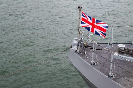 Ruski špijunski brod ušao u britanske vode i usmjerio lasere na vojne pilote, tvrdi Velika Britanija