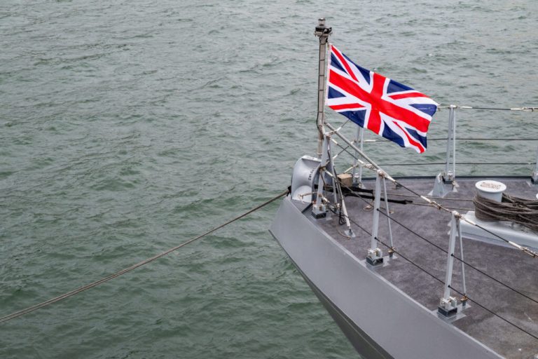 Ruski špijunski brod ušao u britanske vode i usmjerio lasere na vojne pilote, tvrdi Velika Britanija