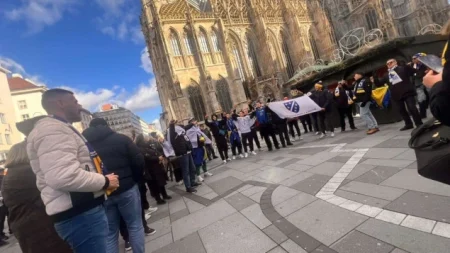 Navijači BiH okupirali ulice Beča: pjesma, baklje i skandiranja uoči jedne od najvažnijih utakmica Zmajeva