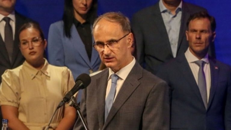 U 11 SATI POČINJE HITNA SJEDNICA VLADE SRBIJE: Ovaj podatak dodatno potvrđuje težinu trenutka u susjedstvu U 11 SATI POČINJE HITNA SJEDNICA VLADE SRBIJE: Ovaj podatak dodatno potvrđuje težinu trenutka u susjedstvu