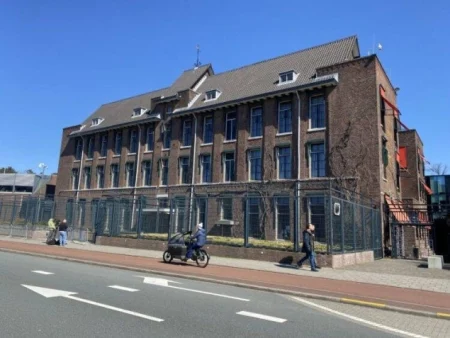 Clark: Tači bio politička ličnost bez kontrole nad OVK i bez motiva za zločine