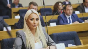 Poslanica iz NSRS-a se požalila: Napadaju me zbog toga kako izgledam