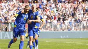 (VIDEO) Neugodno i za gledati: Edin Višća se povrijedio, odmah morao napustiti igru