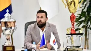 Željezničar uručio dres ministru Magodi za snažnu podršku Plavima i izgradnju južne tribine