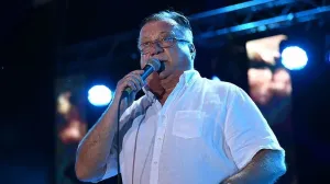 (FOTO) Bešlić bi, da je živ, danas proslavio 72. rođendan: Porodica i prijatelji se okupili na Barama