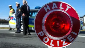 Penzioner iz BiH izazvao haos na njemačkom autoputu: Suprotnim smjerom vozio više od 20 kilometara