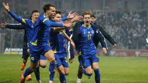 (VIDEO) Pogledajte kako su rumunski navijači BRUTALNO pretučeni na Bilinom polju