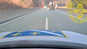 (VIDEO) Ljuti Krajišnici traže redara koji je ispod jakne nosio zlatne ljiljane: Prepoznajete li ga?