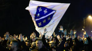 Demirović se pojavio među navijačima BiH i usijao atmosferu do MAKSIMUMA