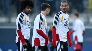 Zvijezda Borussije Dortmund pred odlaskom iz kluba, prate ga dva velikana