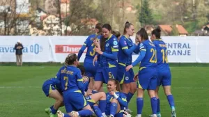 Tri dugogodišnje Zmajice se oprostile od dresa reprezentacije BiH, Nogometni savez im uručio poklone