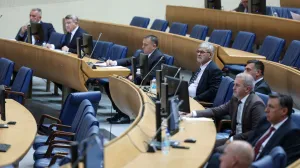 U Domu naroda još uvijek rasprava o dnevnom redu: Ko god izađe neće mu pomoći ni pet televizija…