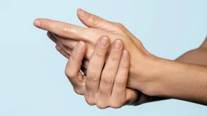 Nije bezazleno koliko izgleda: Hladni prsti zimi mogu ukazivati na zdravstveni problem