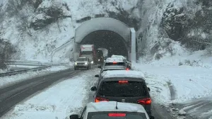 (FOTO) Snijeg je prekrio brijeg, ali i Sarajevo: Vrijeme je za lopatanje!