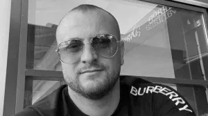 (FOTO) Nesreća na M-17: Automobil se prevrnuo na krov, policija na terenu…