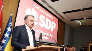 Nikšić priznao da je prebrzo vozio: Kaznu sam odmah platio, ko sumnja neka… Nikšić priznao da je prebrzo vozio: Kaznu sam odmah platio, ko sumnja neka…