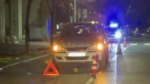 (VIDEO) Teška nesreća u bh. gradu: Jedna osoba leži na asfaltu, građani pritekli u pomoć