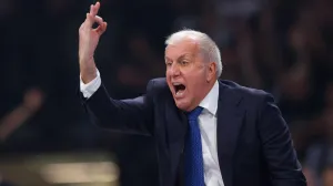 (VIDEO) Spektakularna atmosfera: Ovako je izgledao doček Obradovića na aerodromu u Beogradu