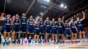 Erdogan u zanimljivom društvu stigao na utakmicu Turska – BiH Erdogan u zanimljivom društvu stigao na utakmicu Turska – BiH