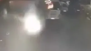 Saobraćajna nesreća u Prijedoru: Automobil završio na krovu u kanalu