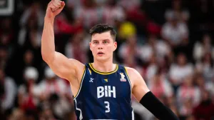 (FOTO/VIDEO) Emotivno veče u Skenderiji: Halilović dobio oproštaj kakav zaslužuje