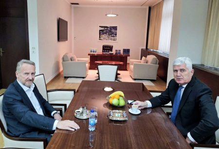 Sastanak lidera HDZ-a i SDA: Uprkos trudu Izetbegović nije mogao sakriti da je u podređenoj poziciji u odnosu na Čovića