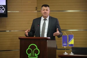 Izvoz i uvoz su rasli u svim privrednim granama, osim u tekstilnoj industriji