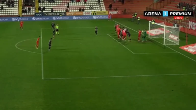 Pidro donio prednost Veležu i otrčao u zagrljaj navijačima, Red Army proslavio bakljadom Pidro donio prednost Veležu i otrčao u zagrljaj navijačima, Red Army proslavio bakljadom