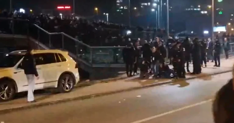 (VIDEO) NAVIJAČKI OBRAČUN U ZENICI: Sukob dvije grupe ispred fan zone BH Fanaticosa
