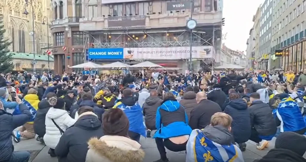 (VIDEO) Kakav PERFORMANS navijača BiH: U jednom trenutku svi su čučnuli, a onda je nastao LOM…