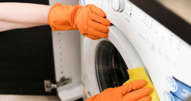 Potrebna su vam samo ova 3 sastojka: Pločice u kupatilu će opet zasijati i bez skupih sredstava