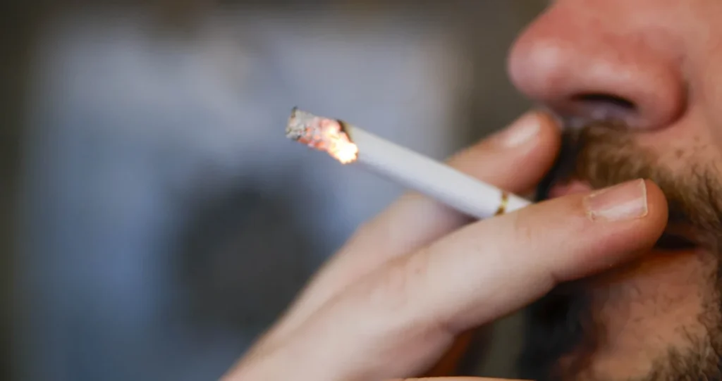 Komšijska svađa zbog cigara: Danijel mora platiti 26.000 KM jer je pušio na terasi