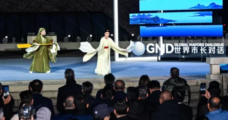 Međunarodni gradonačelnici razgovaraju o urbanoj upravi u historijskom kineskom priobalnom gradu Nanjingu