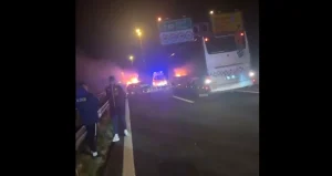 (VIDEO) Hrvatski fudbaleri u posljednji trenutak spasili život vozaču, izvukli ga iz zapaljenog vozila