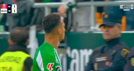 (VIDEO) Ovo ne viđamo često: Fudbaler Betisa dobio crveni karton, pa napravio potez za pamćenje