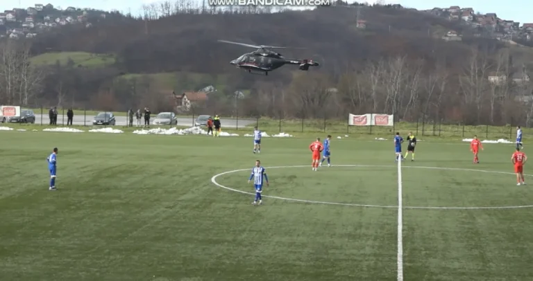 (VIDEO) Helikopter Vlade RS prekinuo utakmicu, pogledajte reakciju šokiranih igrača Slavije i Veleža (VIDEO) Helikopter Vlade RS prekinuo utakmicu, pogledajte reakciju šokiranih igrača Slavije i Veleža