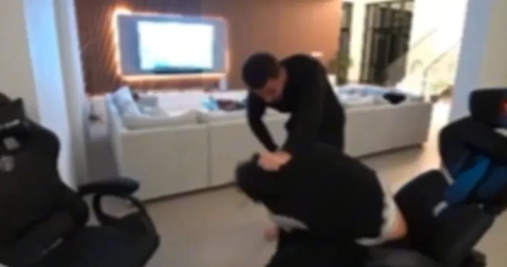 (VIDEO) ŠTA SE DEŠAVA? MMA borac BRUTALNO pretukao blogera tokom livestreama