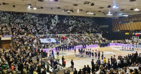 (VIDEO) Himna Srbije na NESVAKIDAŠNJI način dočekana u prepunoj Skenderiji