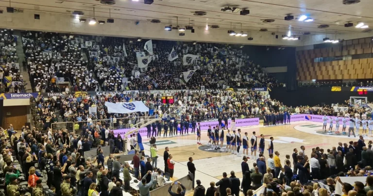 (VIDEO) Himna Srbije na NESVAKIDAŠNJI način dočekana u prepunoj Skenderiji