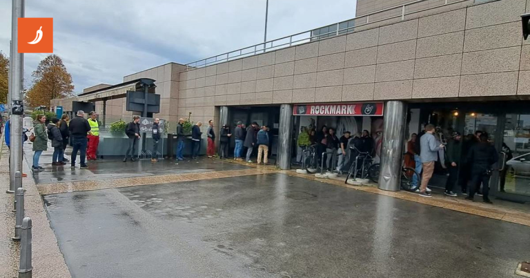 Ni Thompson ni Prijović. Zagrepčani su po kiši čekali u redu za karte za koncert