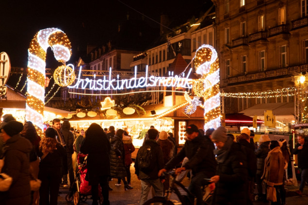 Kultni božićni sajam u Strazburu dočekuje posjetioce prazničnom atmosferom Kultni božićni sajam u Strazburu dočekuje posjetioce prazničnom atmosferom