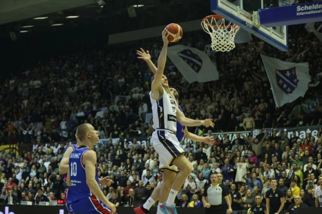 Košarkaši Bosne i Hercegovine nakon dramatične završnice poraženi od Srbije u Sarajevu Košarkaši Bosne i Hercegovine nakon dramatične završnice poraženi od Srbije u Sarajevu