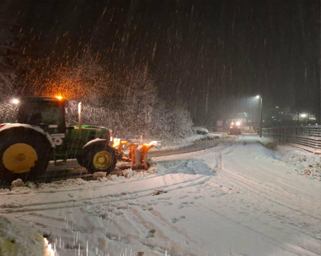 Snijeg u Tuzli: Angažovana sva raspoloživa mehanizacija Zimske službe JKP Komunalac Tuzla Snijeg u Tuzli: Angažovana sva raspoloživa mehanizacija Zimske službe JKP Komunalac Tuzla