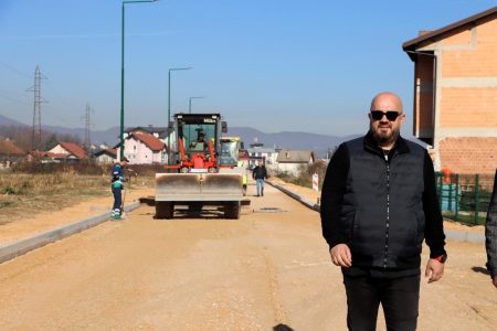 RADNO JE NA PODRUČJU ILIDŽE: Tri gradilišta spremna za postavljanje prvog sloja asfalta