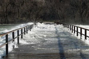 U Albaniji poplavljeno oko tisuću domova, evakuirane stotine obitelji